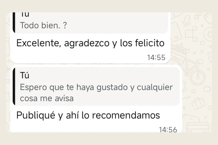 Mensaje de cliente felicitando y recomendando el servicio