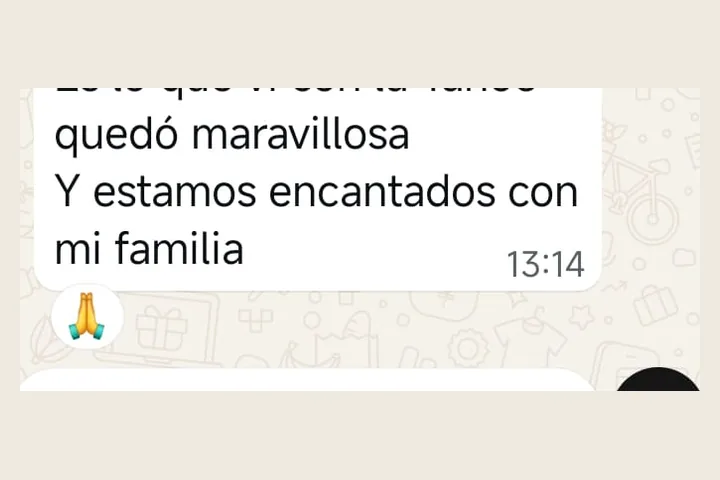 Mensaje de familia satisfecha con la limpieza de su vehículo